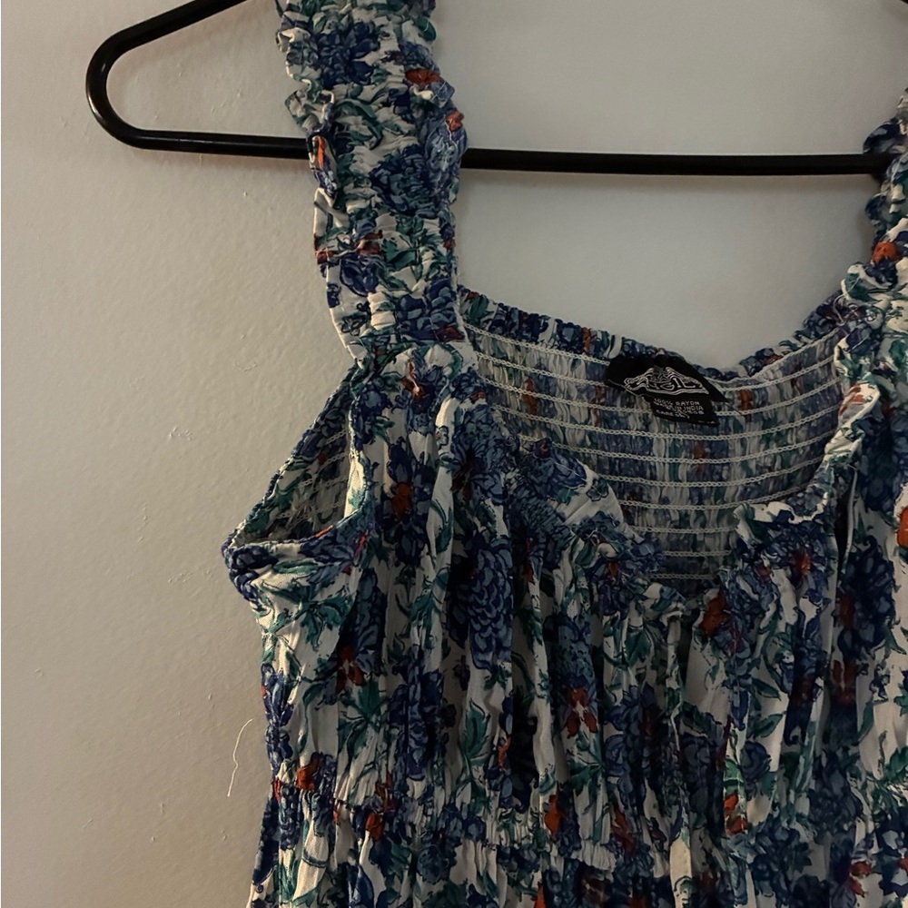 Floral Blue and White Sundress size large - Picture 2 of 5